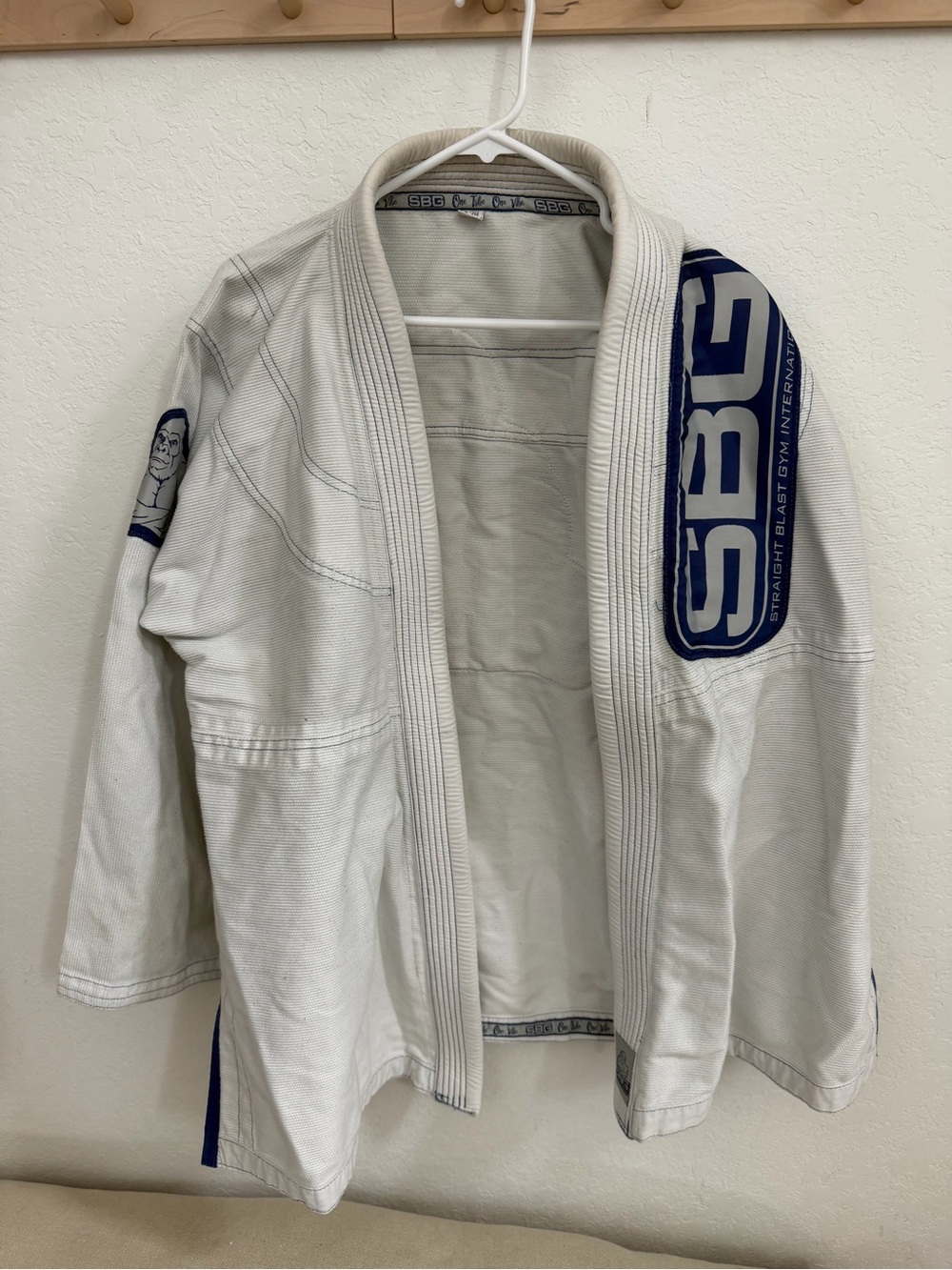 SBG White Brazilian Jiu-Jitsu Gi Jacket & Pants with Blue Logo A3H